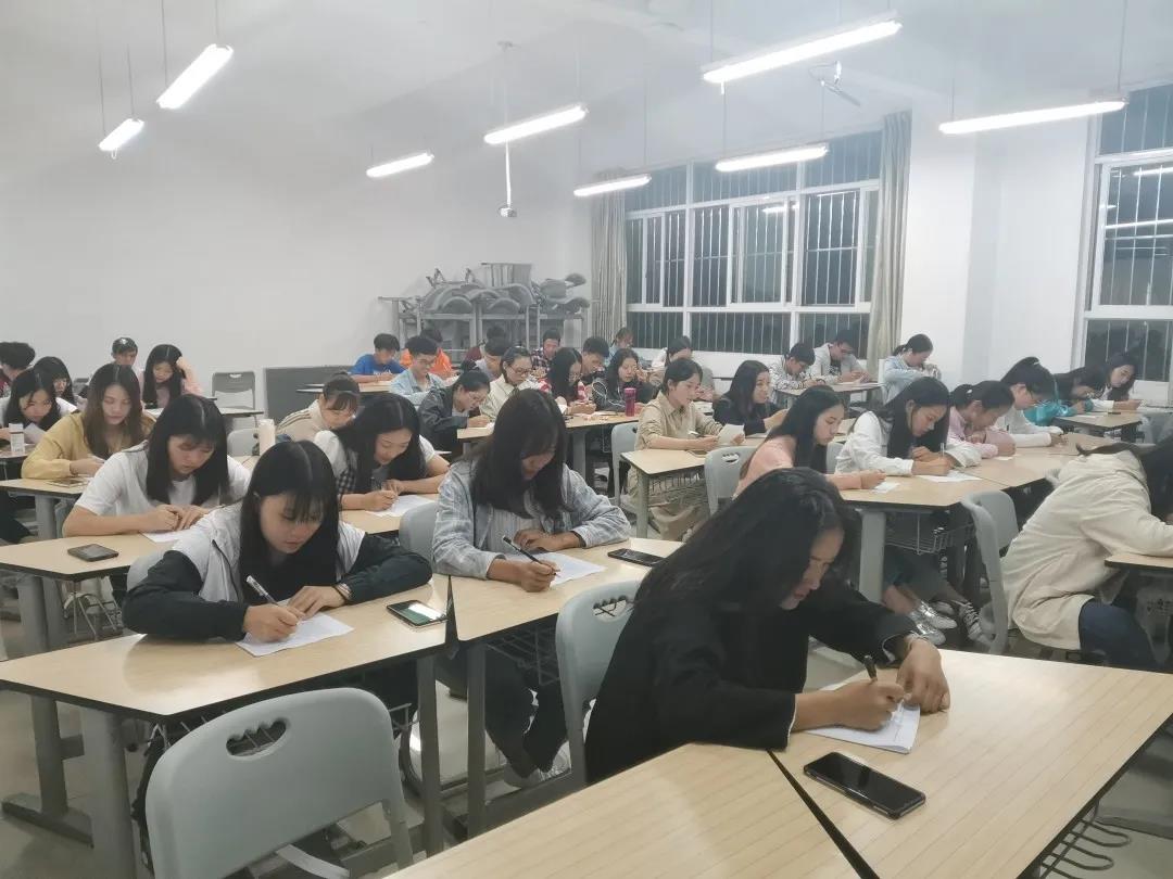 10.8班级故事1.jpg