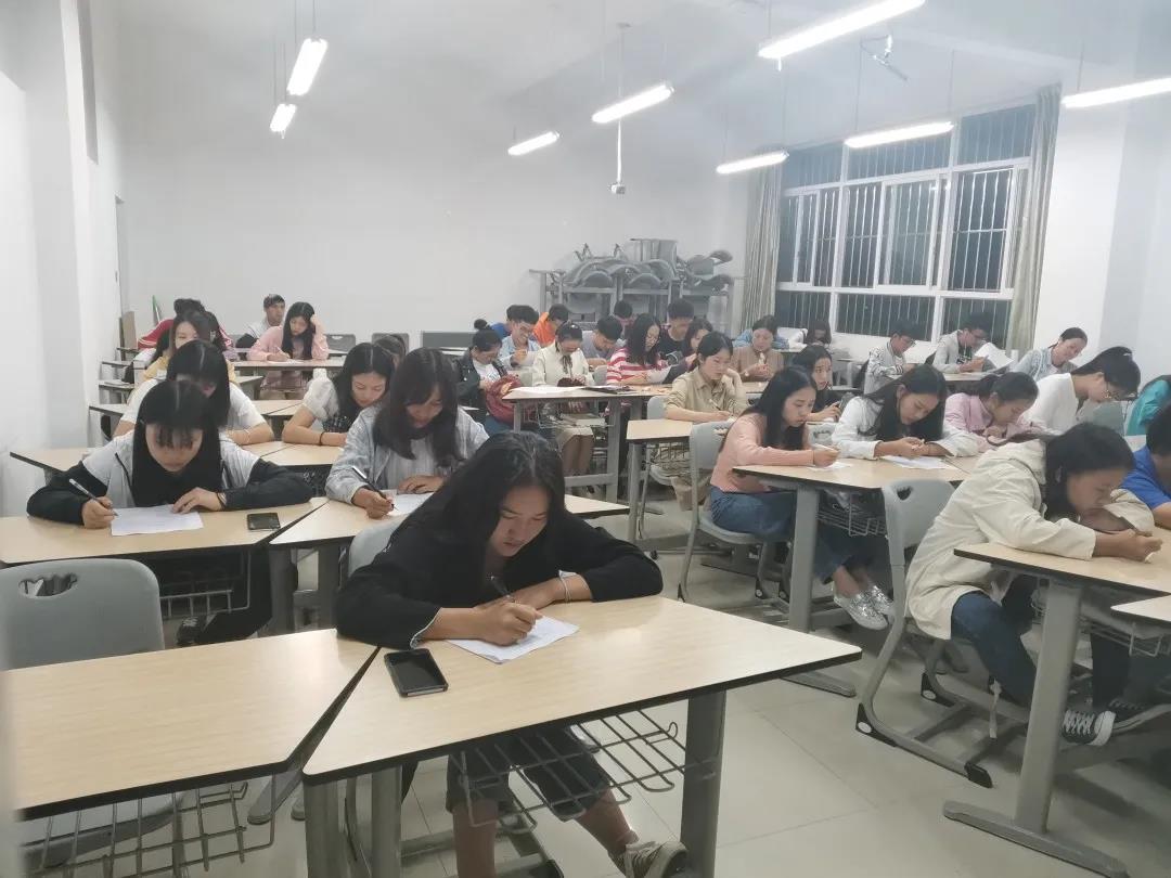 10.8班级故事2.jpg