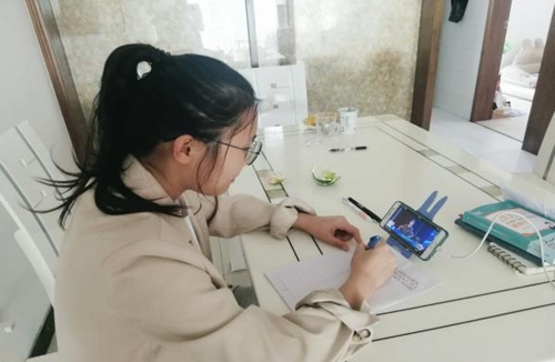 感悟信仰的力量|云南经济管理学院医学院党总支组织收看张桂梅思政大讲堂首场报告会 第 4 张
