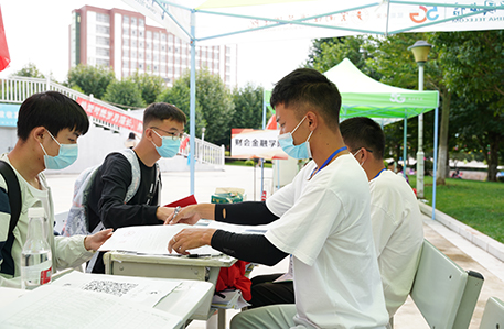 12.jpg 【魅力工程】- 朗朗金秋,愿明天灿烂辉煌--建筑工程学院2022级普通本科新生报到进行时! 第 12 张