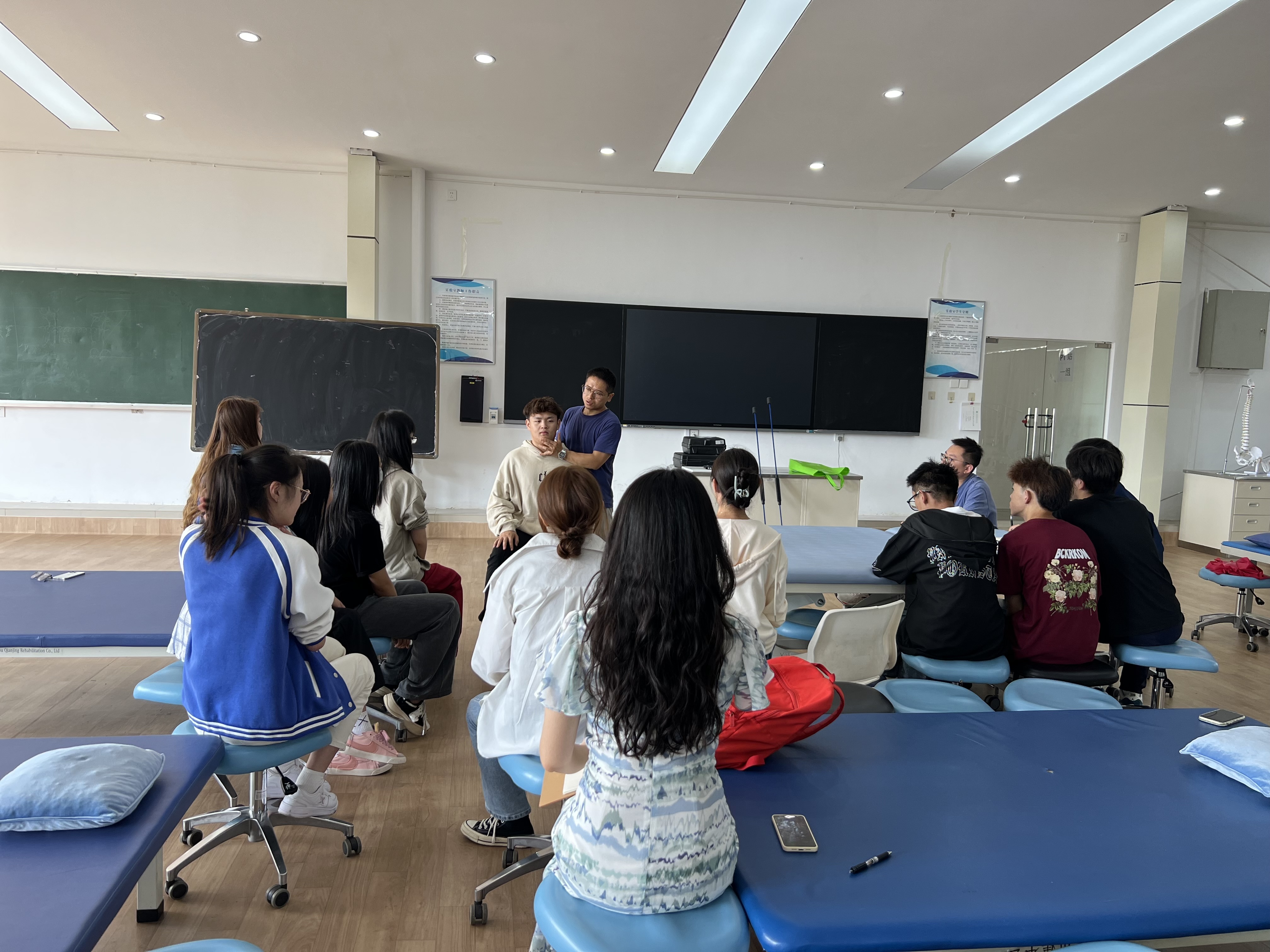 济世为民送温暖，仁心仁术守初心            ——记我校医学院康复专业暑期专业实践活动 第 4 张