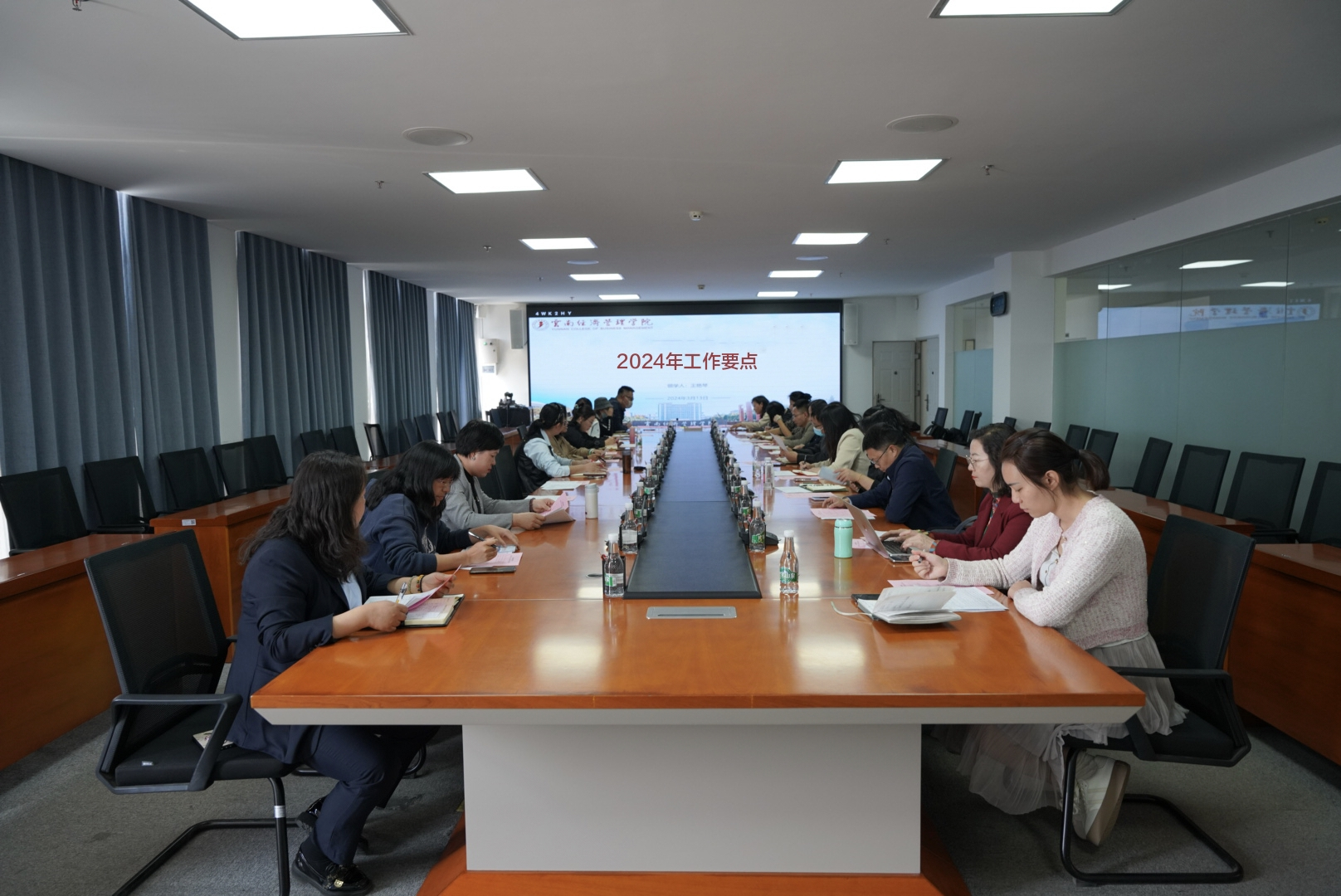 凝心聚力担使命 迎评促建谋发展 | 云南经济管理学院工会委员会召开新学期工作会议 第 2 张 凝心聚力担使命 迎评促建谋发展 | 云南经济管理学院工会委员会召开新学期工作会议 第 2 张