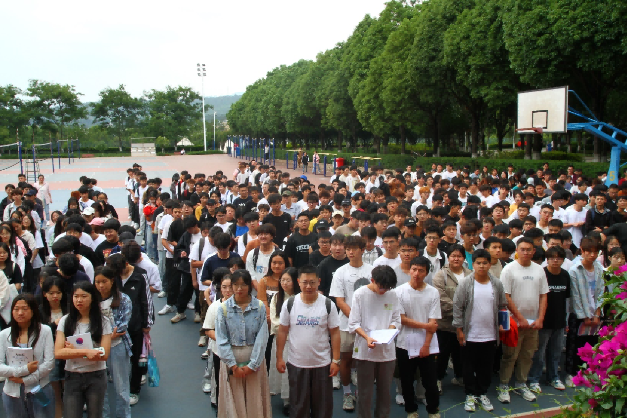 图片 5.png 【信智社区团学活动】信息与智能工程学院积极参与学校综合应急疏散演练 第 7 张