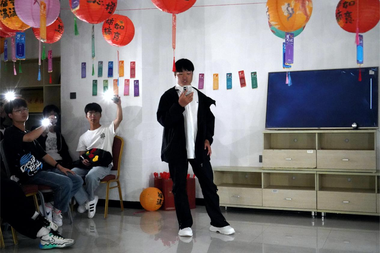 【团学活动】智趣中秋,灯谜盛宴 第 4 张 【团学活动】智趣中秋,灯谜盛宴 第 4 张