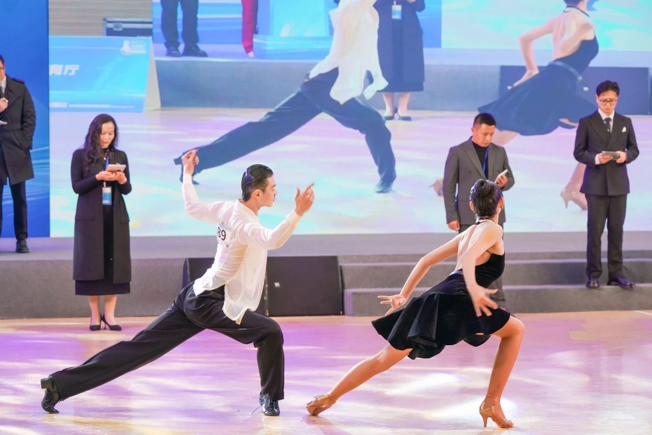 2023年云南省大学生体育舞蹈锦标赛在云南经济管理学院开幕! 第 23 张 2023年云南省大学生体育舞蹈锦标赛在云南经济管理学院开幕! 第 23 张