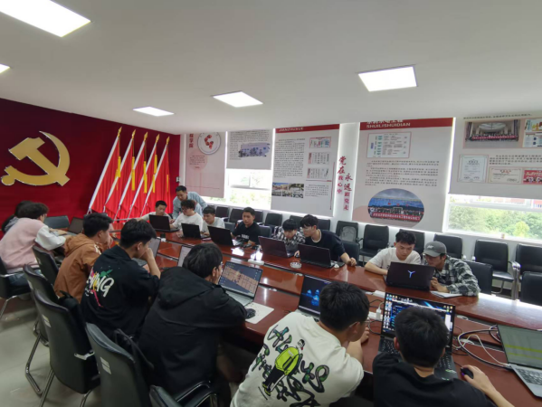 屏幕截图 2025-12-23 194534.png 屏幕截图 2025-12-23 194534.png