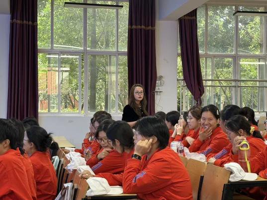 “财”遇见你，“管”助成长 ——2025级本科财管新生系列讲座圆满举行 第 1 张