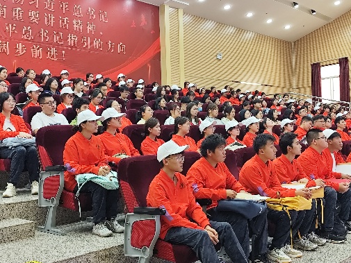 筑梦医药新时代,培育卓越接班人 ——云南经济管理学院医学院2025级药学、中药学专业新生入学教育专业宣讲会成功举行 第 1 张 筑梦医药新时代,培育卓越接班人 ——云南经济管理学院医学院2025级药学、中药学专业新生入学教育专业宣讲会成功举行 第 1 张