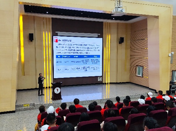 筑梦医药新时代,培育卓越接班人 ——云南经济管理学院医学院2025级药学、中药学专业新生入学教育专业宣讲会成功举行 第 3 张 筑梦医药新时代,培育卓越接班人 ——云南经济管理学院医学院2025级药学、中药学专业新生入学教育专业宣讲会成功举行 第 3 张