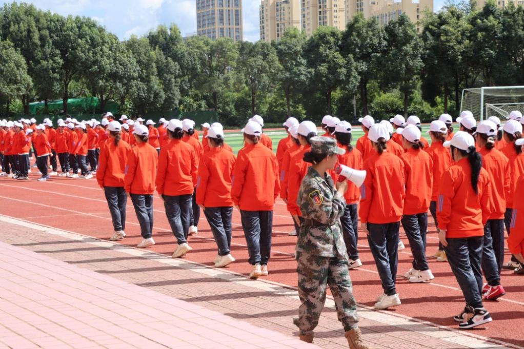 训之以严,砺之以行——云经管医学院军训纪实 第 2 张 训之以严,砺之以行——云经管医学院军训纪实 第 2 张