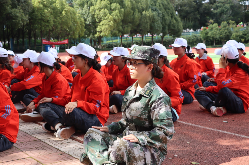 训之以严,砺之以行——云经管医学院军训纪实 第 8 张 训之以严,砺之以行——云经管医学院军训纪实 第 8 张