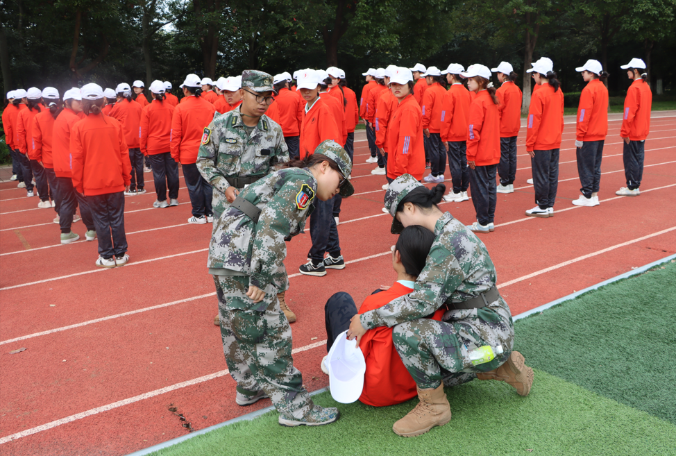 云南经济管理学院医学院:军训温情满场,青春暖意盈心 第 4 张 云南经济管理学院医学院:军训温情满场,青春暖意盈心 第 4 张