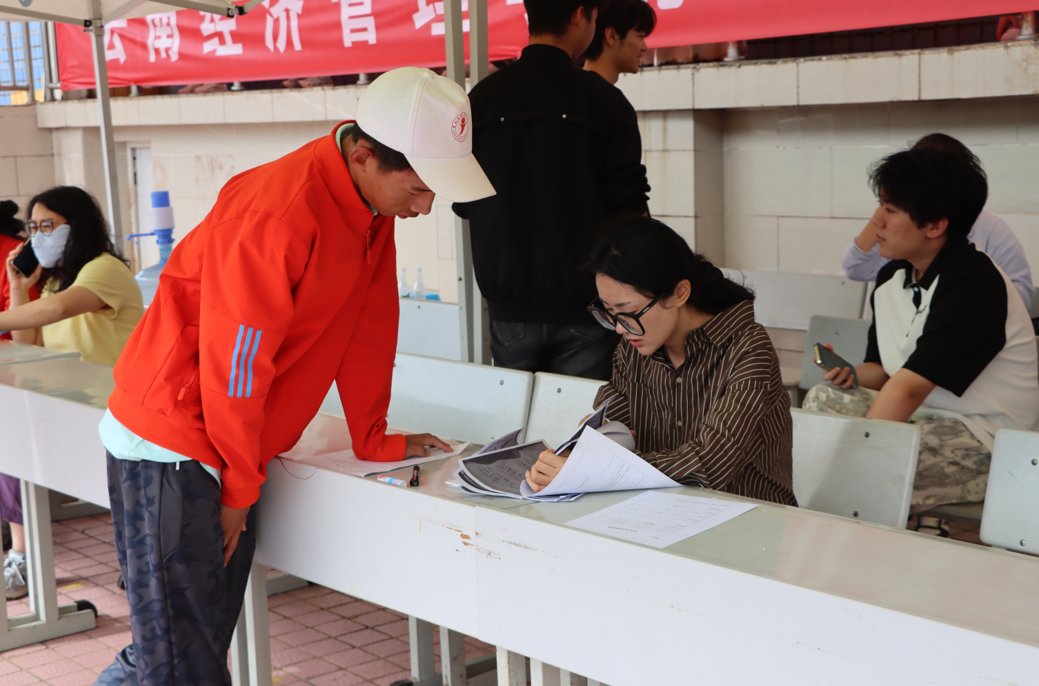 云南经济管理学院医学院:军训温情满场,青春暖意盈心 第 11 张 云南经济管理学院医学院:军训温情满场,青春暖意盈心 第 11 张